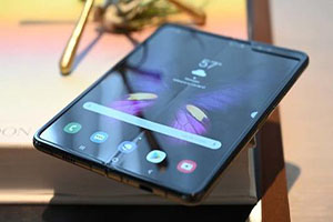 深圳三星Galaxy Fold 12G+512G全网通全新机回收值多少钱