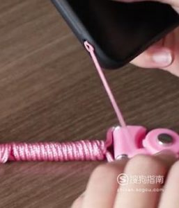 手机挂绳怎么安装