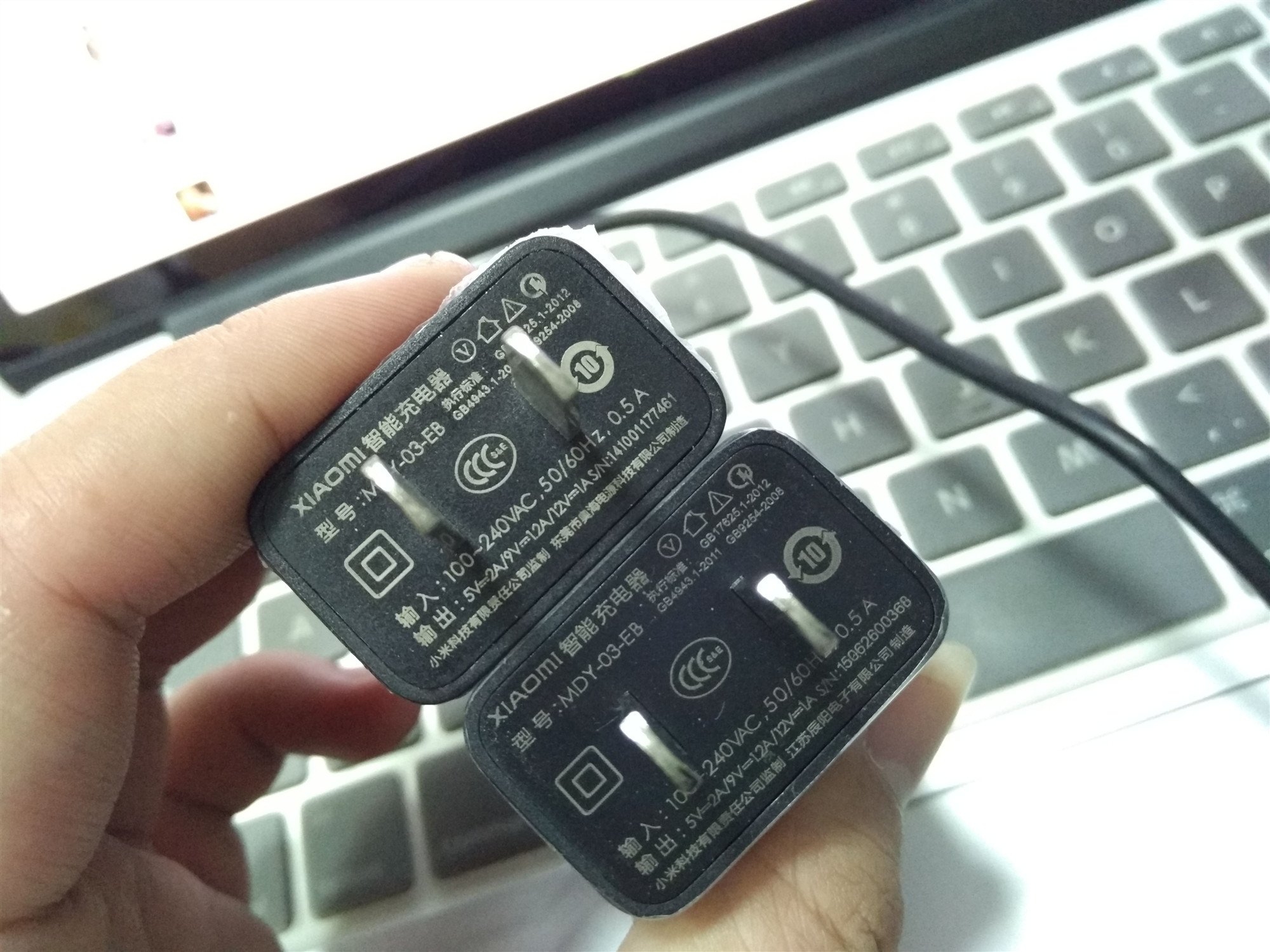 为什么手机显示充电却非常慢
