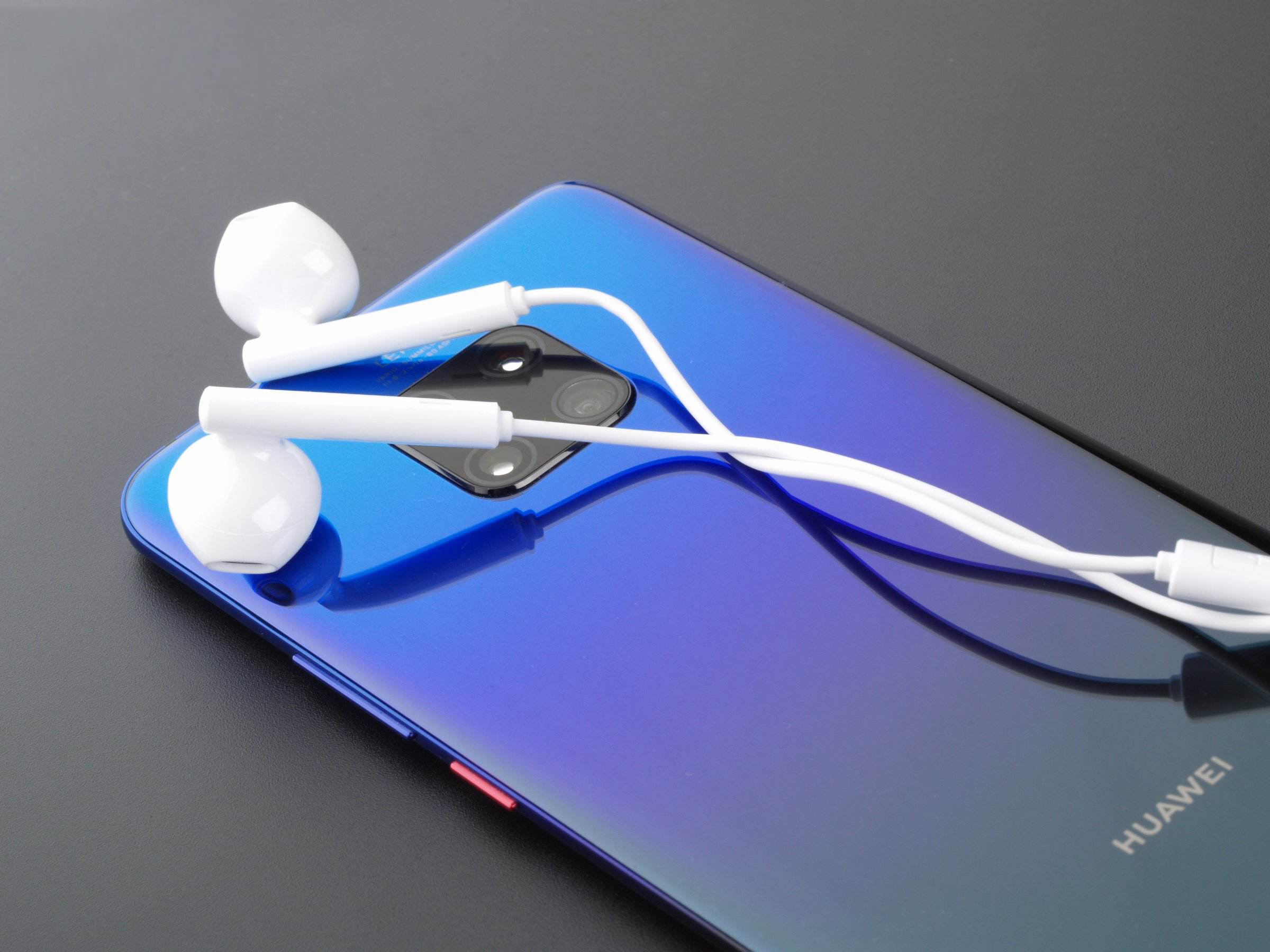 手机上有耳机图标没声音咋回事
