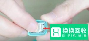 小天才电话手表怎么安装、更换电话卡