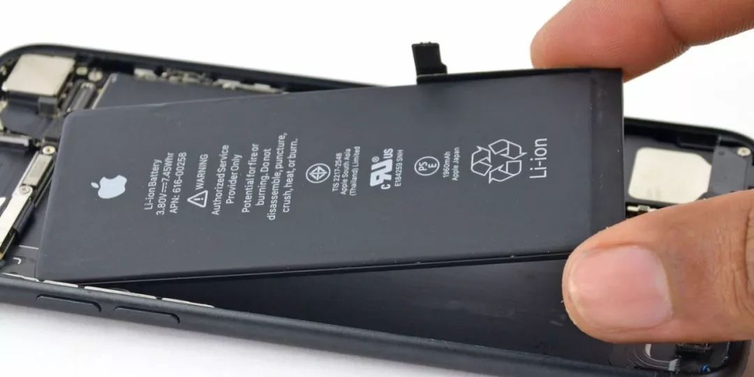 iphone突然黑屏没反应
