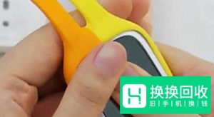 小天才电话手表怎么安装、更换电话卡