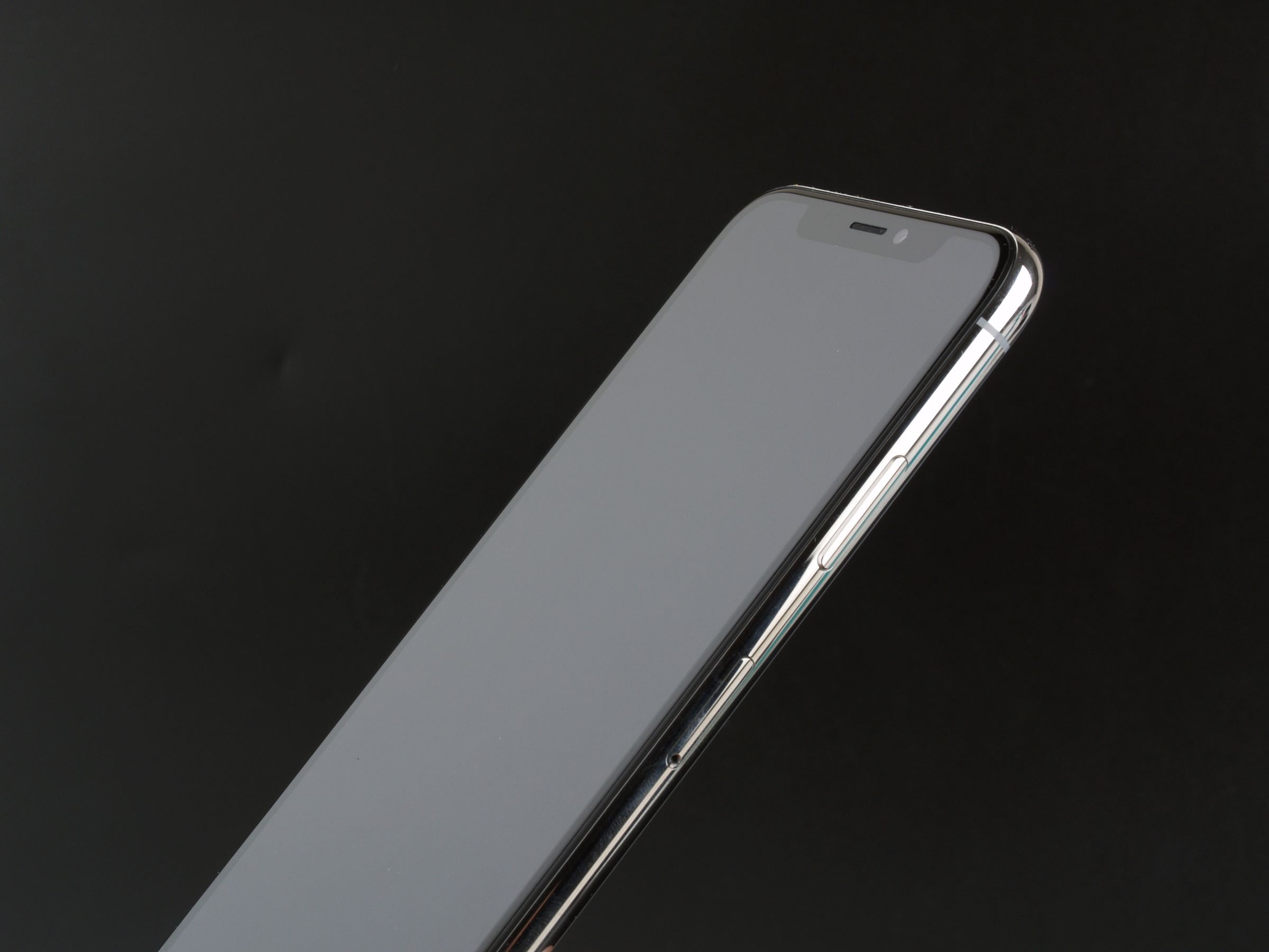 iphonexr突然黑屏转圈
